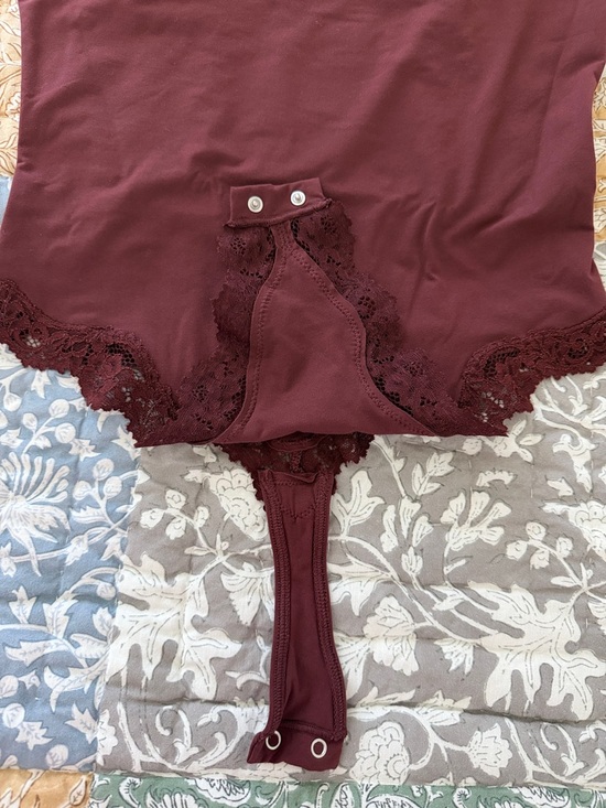 Skims Fits Everybody lace-trimmed cami stretch thong bodysuit Oxblood Small - Picture 9 of 12